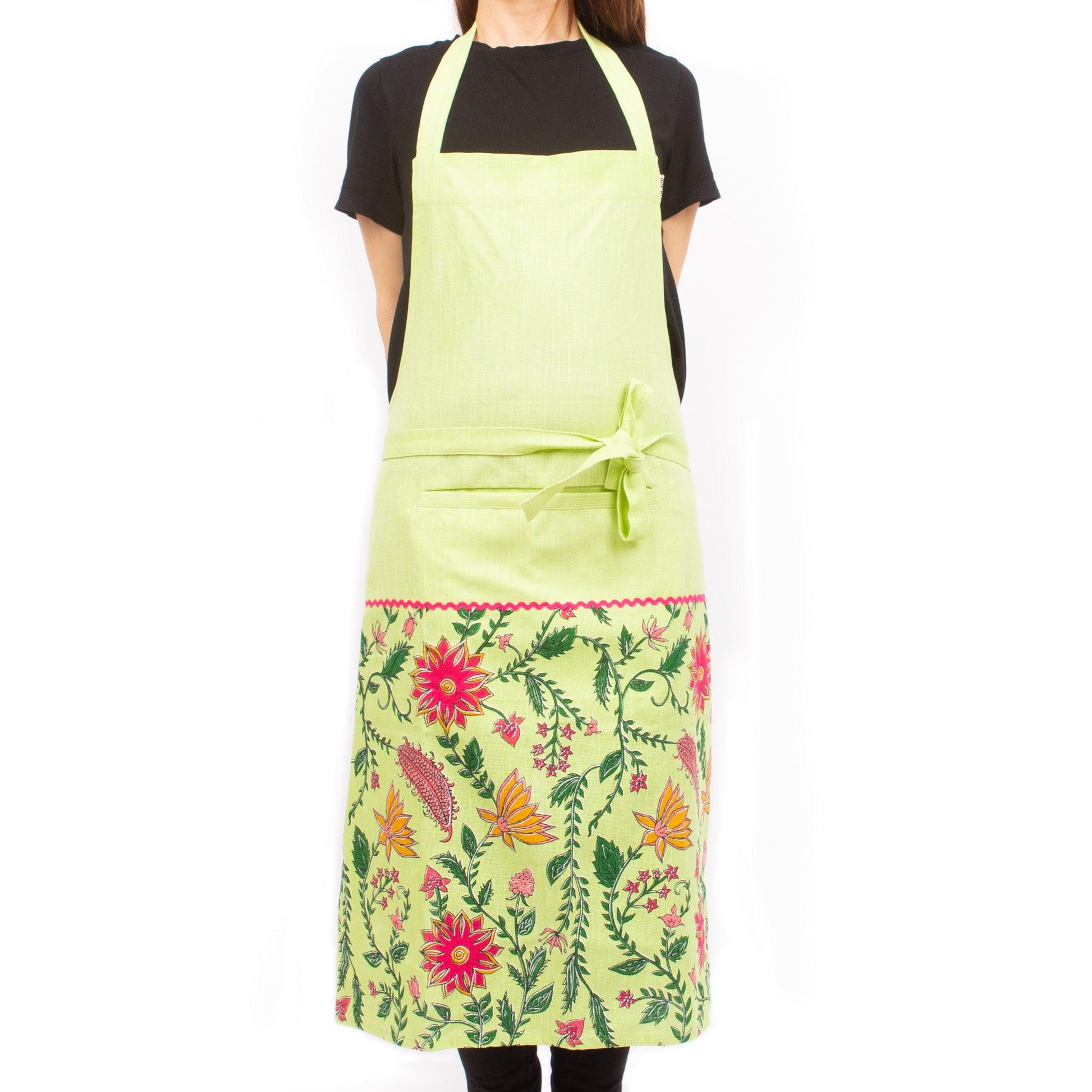 Floral apron with pockets UK by Tikauo